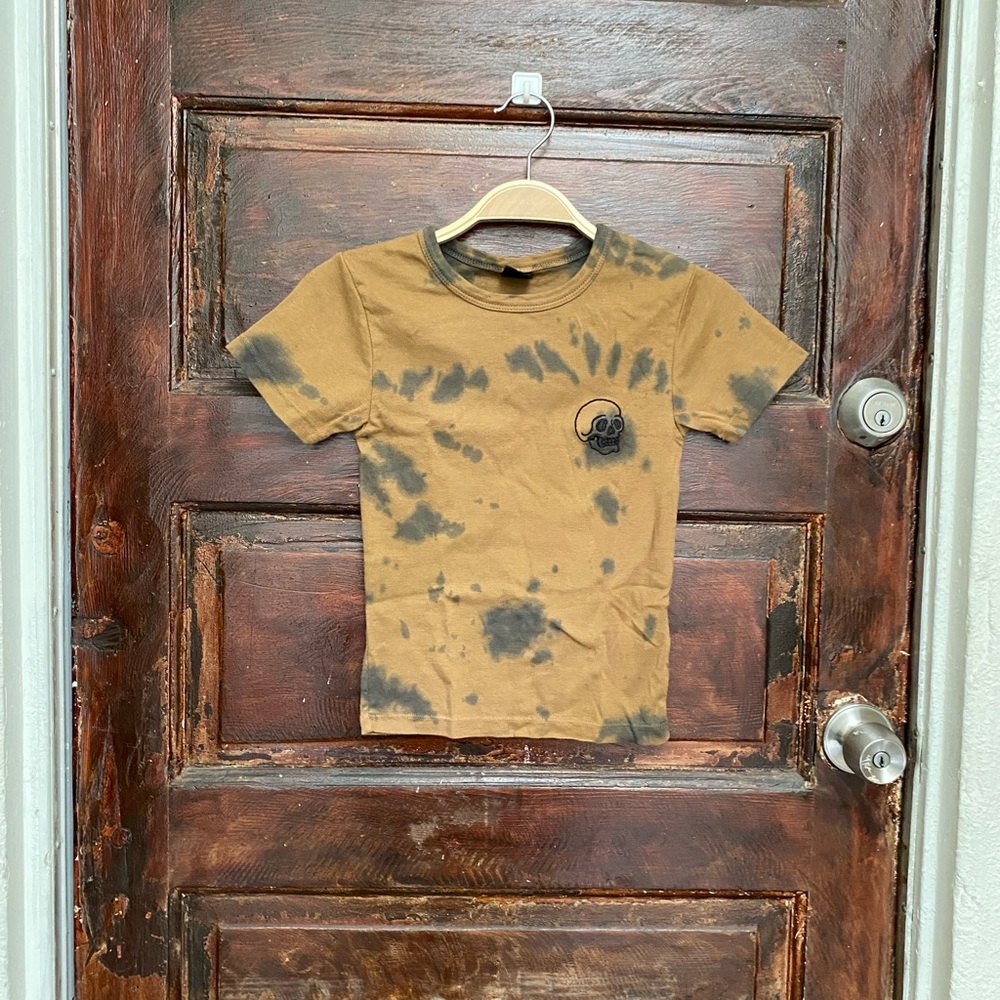 Urban Outfitters Baby tee tie dye skull